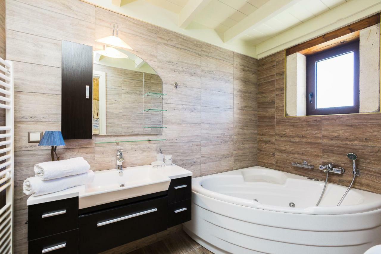 Caramel Villa, With 40M2 Pool & Spa Whirlpool, By Thinkvilla Pánormos Buitenkant foto
